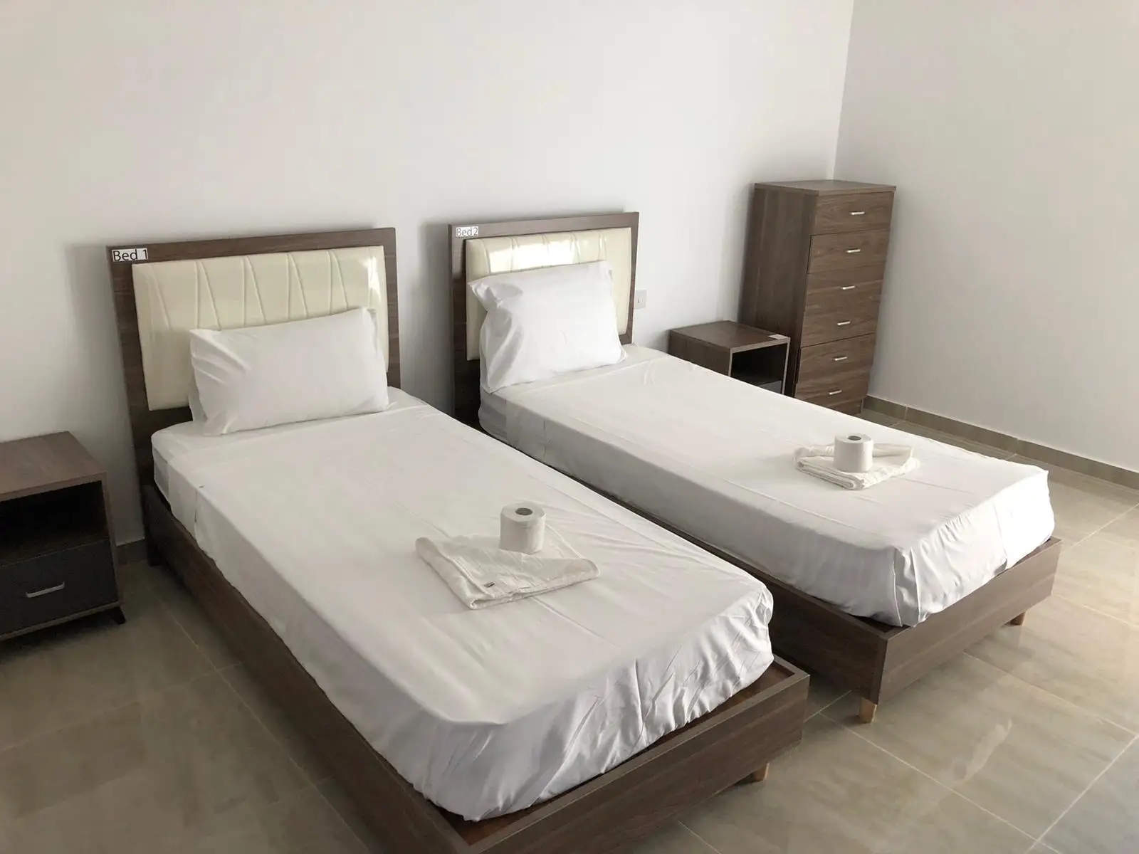 Clean and bright twin room in EC Malta apartment