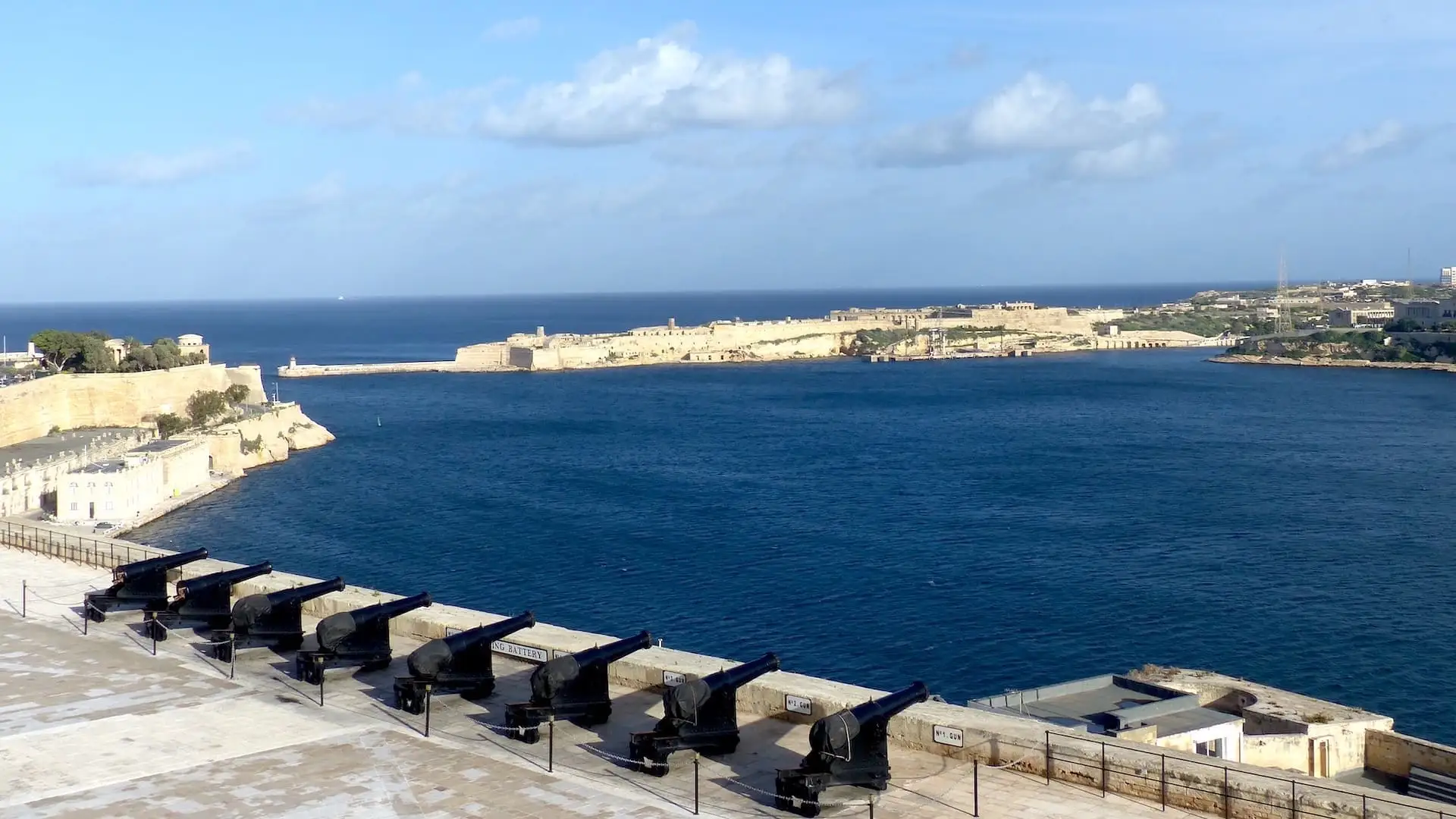 Sea view and cannons at the Saluting Battery in Valletta