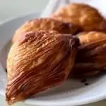 Primeiro plano de um pastizzi