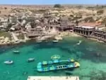 Lago com atrações de Popeye Village