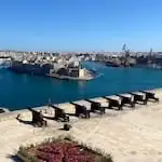 Canhões de Valletta em frente às Três Cidades