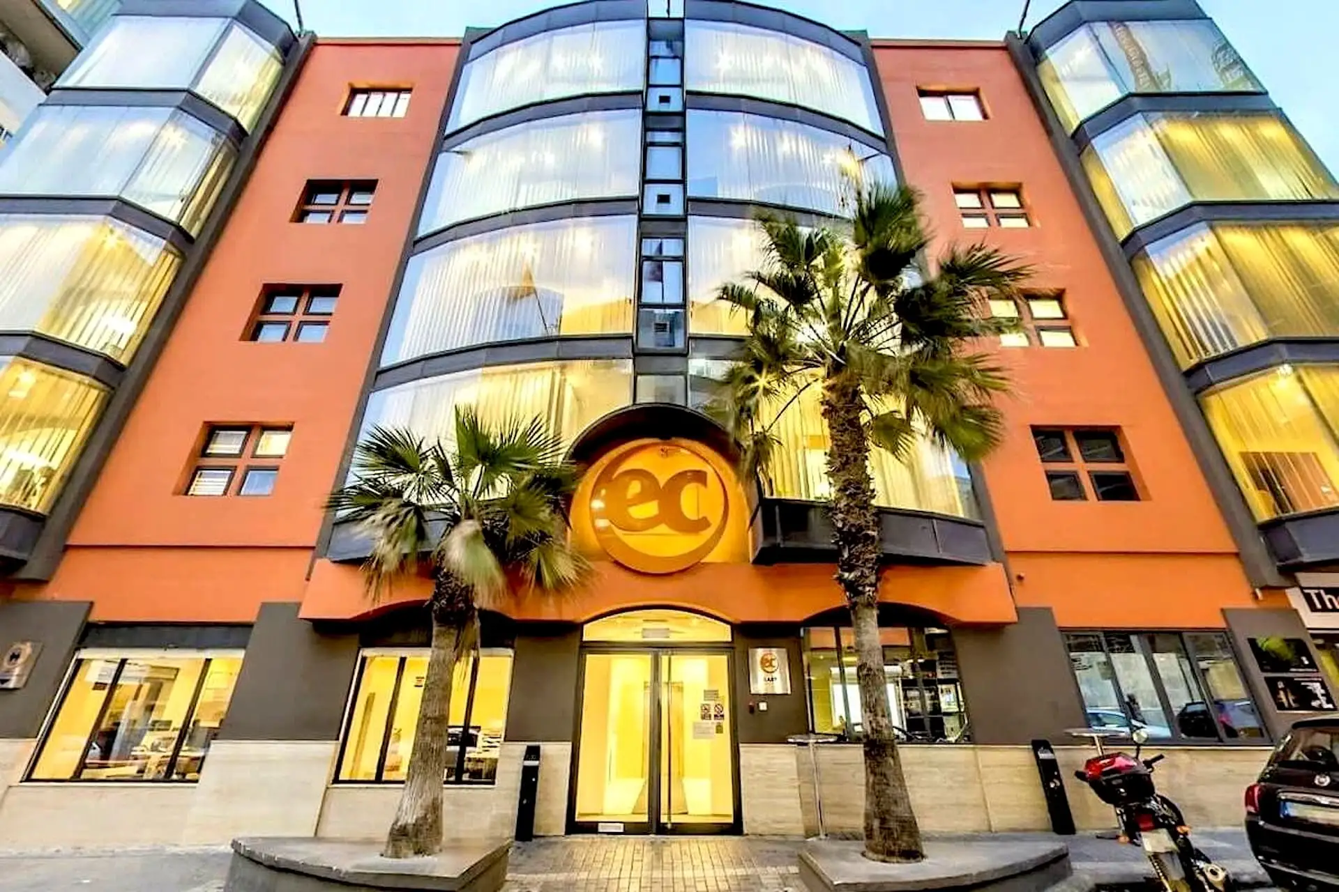 Fachada exterior de la escuela de inglés EC Malta