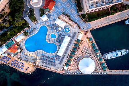 Grand hotel Excelsior vista desde un dron aéreo