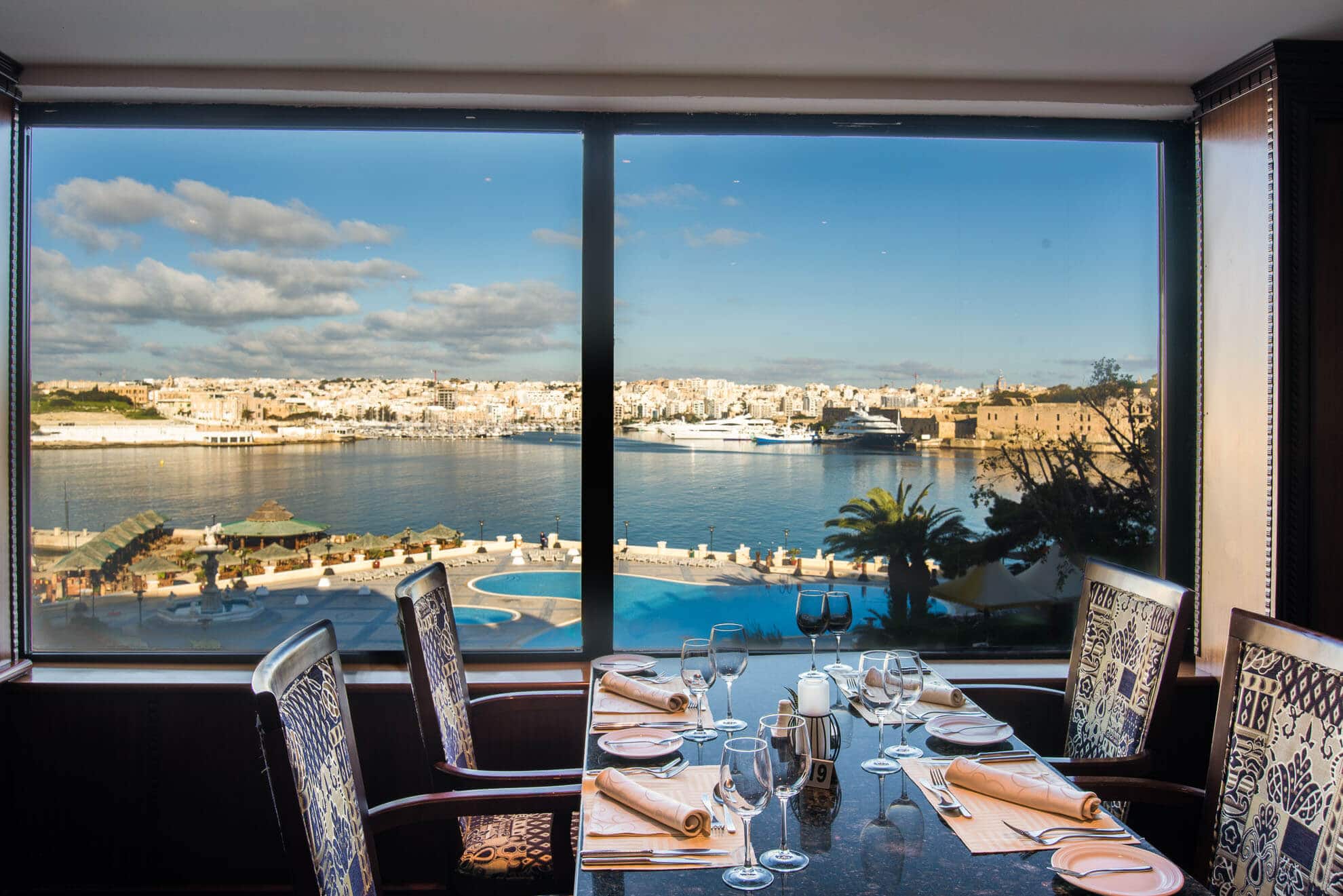 Vista dalla sala da pranzo dell'hotel a 5 stelle Excelsior