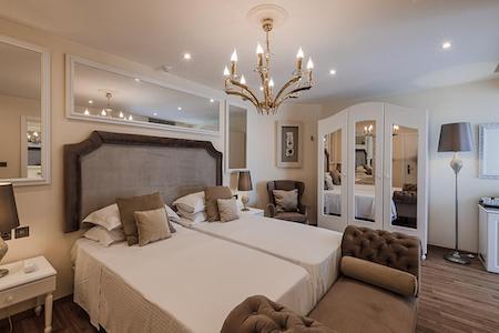 The Osborne Hotel superior room (3 star hotel in Malta)