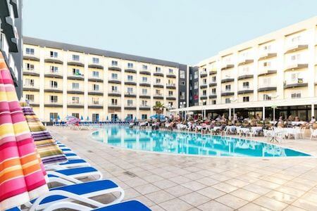 Piscina del Hotel Topaz (Hotel de 3 estrellas en Malta)