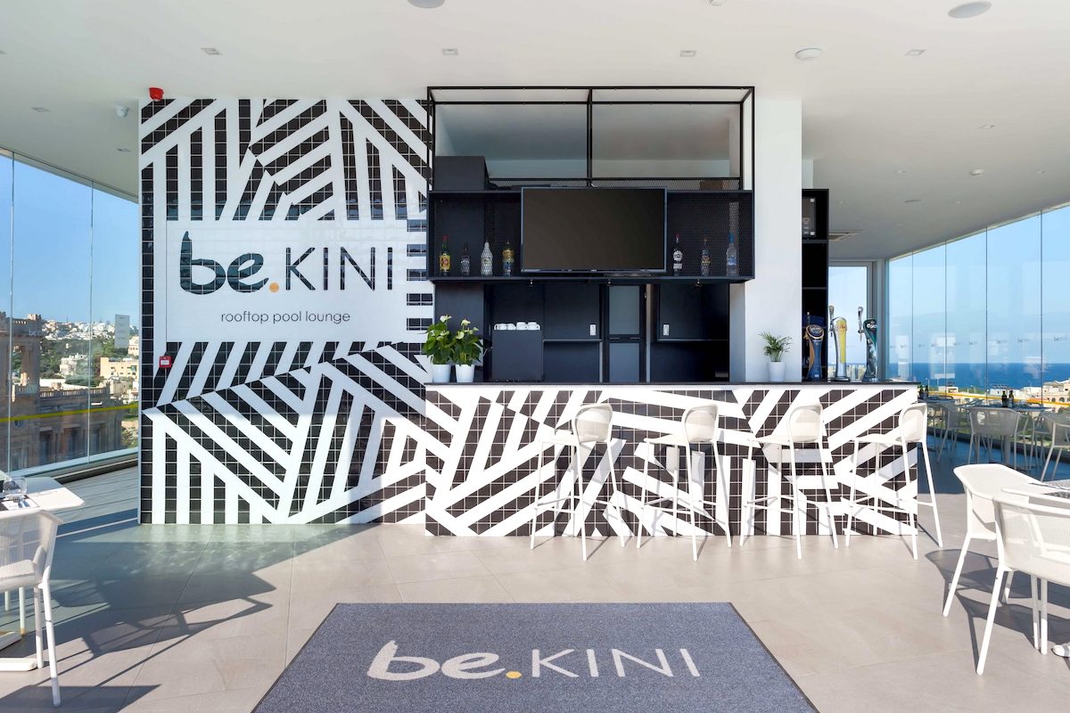 Bar a 360° del hotel be. Hotel