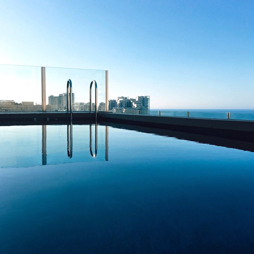 Piscina dell'hotel Le Palais Le Brun (hotel 4 stelle a La Valletta)