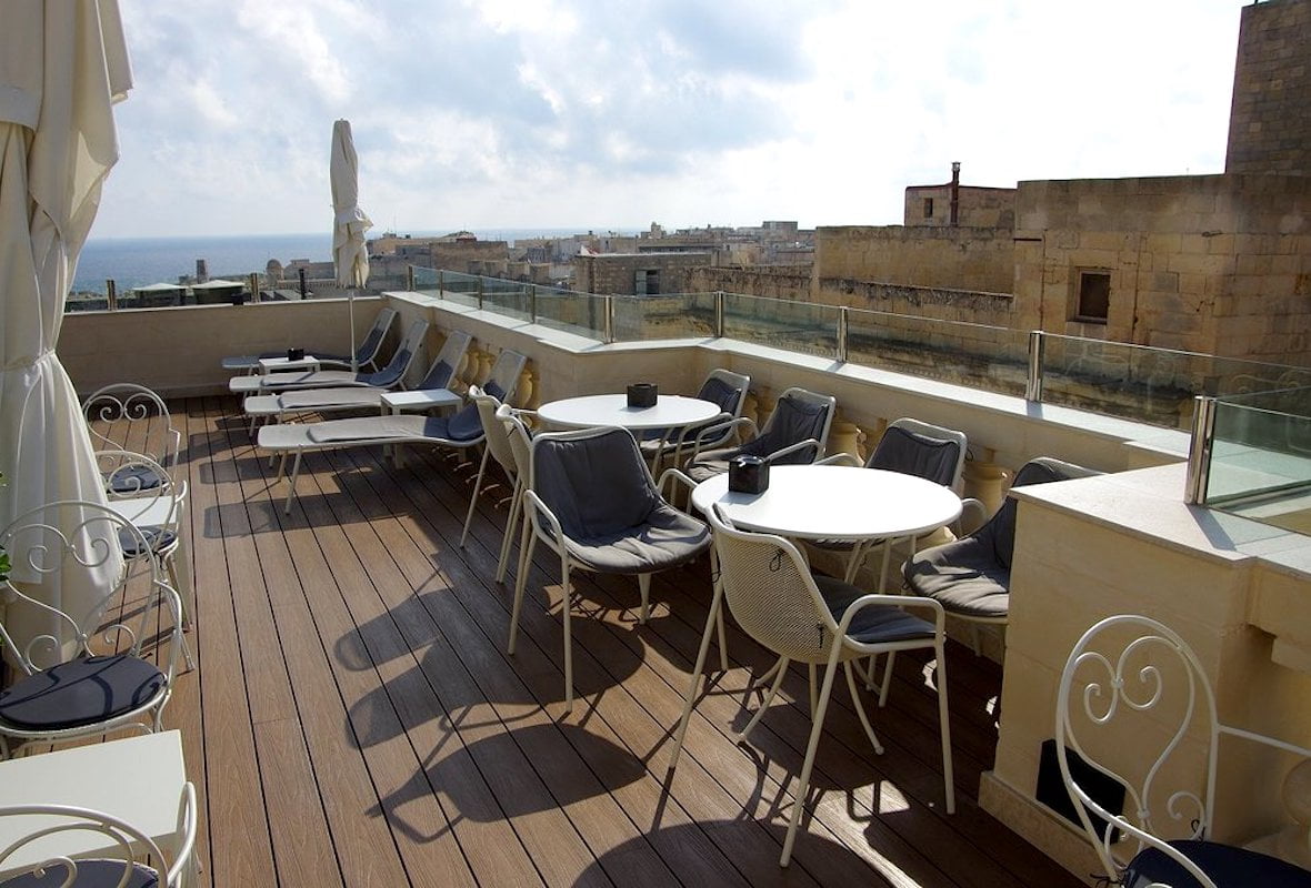 Terraço superior, Palais Le Brun (hotel 4 estrelas em La Valette)