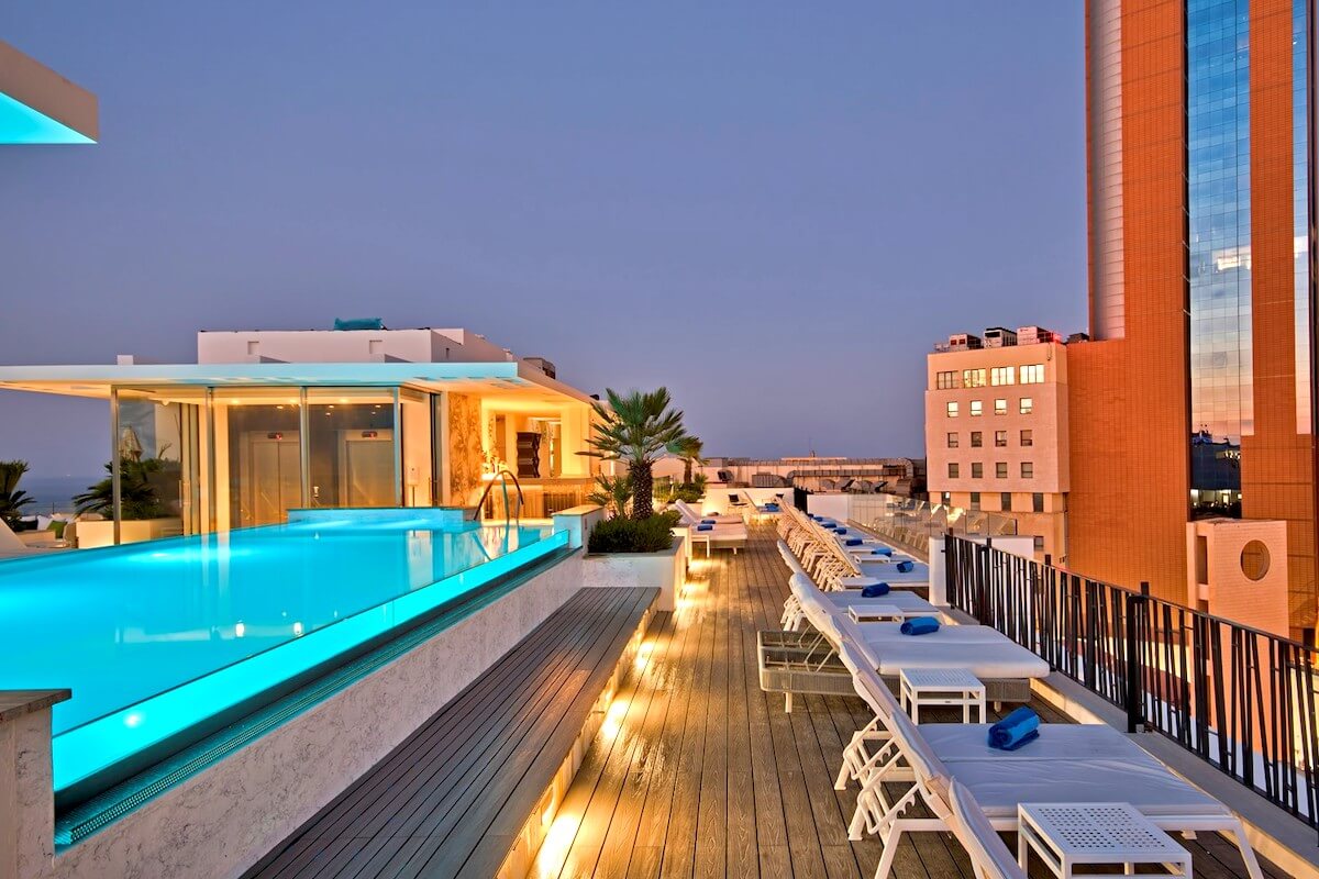 Piscine sur le Rooftop de l'hôtel Valentina (hôtel 3 étoiles à Paceville)