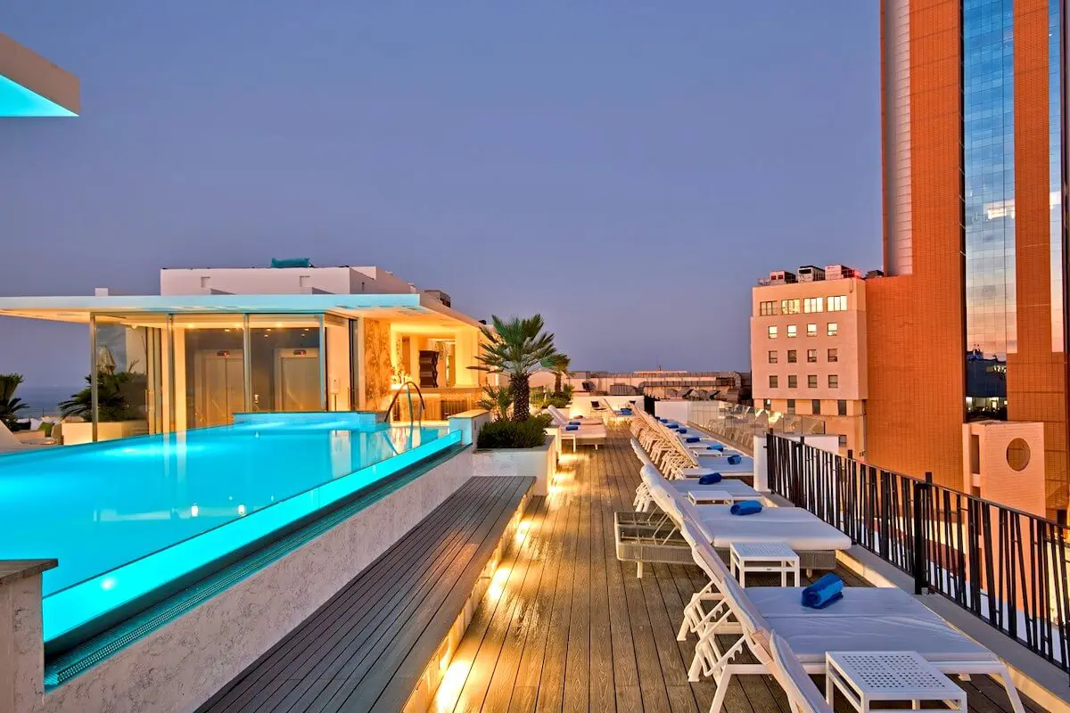 Swimming pool on the rooftop of the Hotel Valentina (3 star hotel in Paceville)