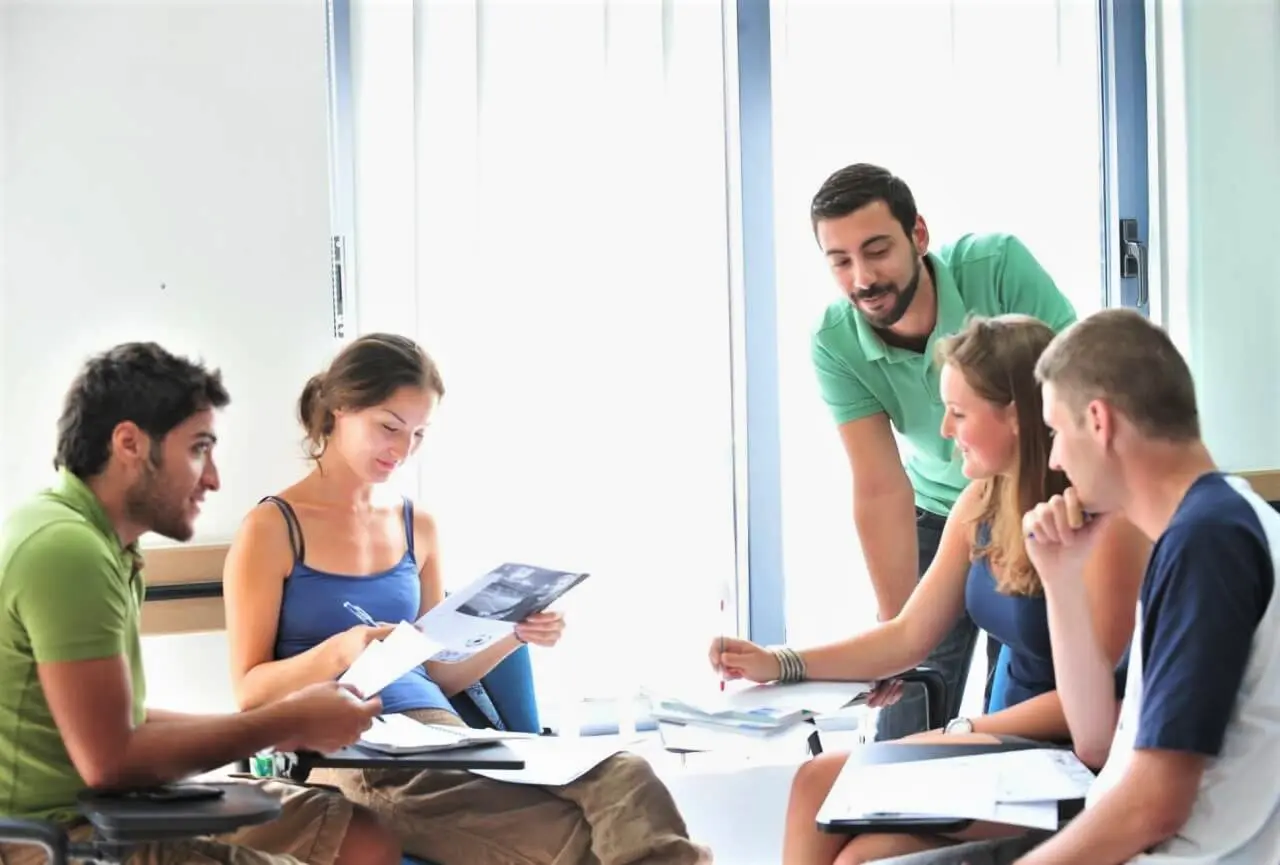 Alunos em um curso de inglês na EF Malta