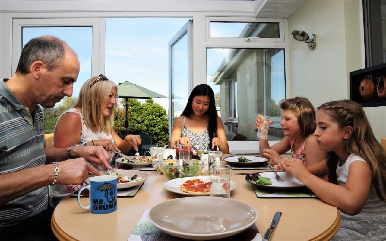 Cena con la familia de acogida