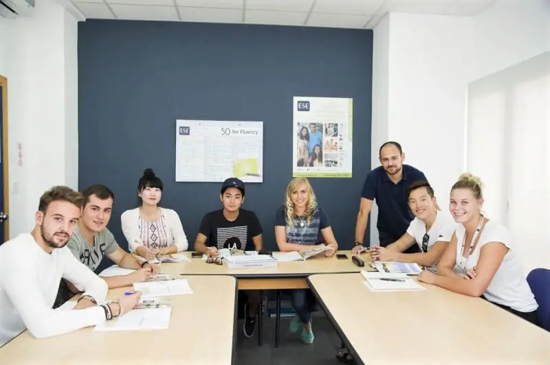 Étudiants en cours de langue à l'école ESE Malte