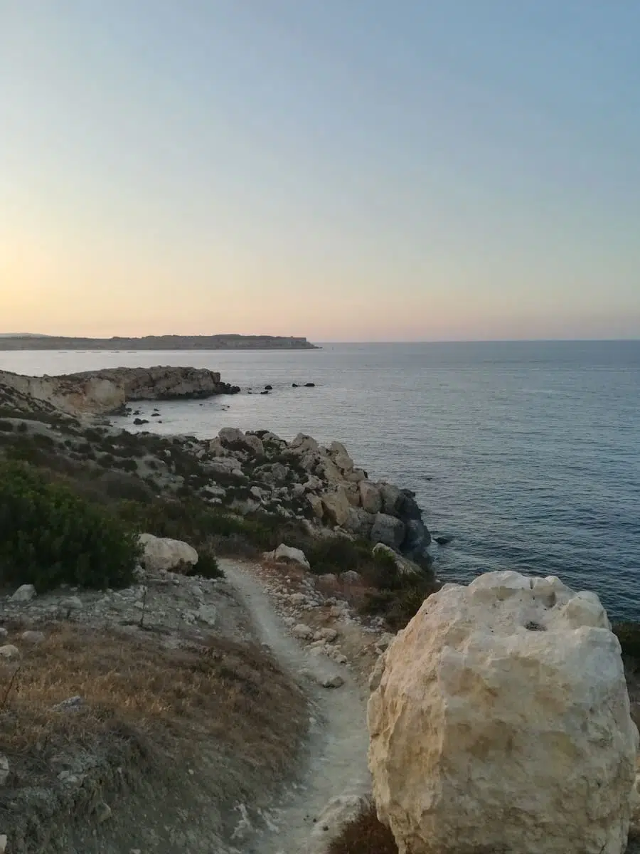 Ruta de senderismo en Mellieha Malta