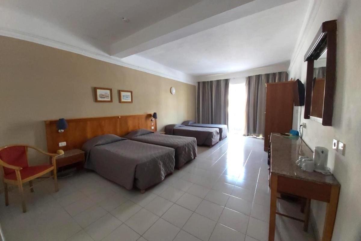 Chambre partagée avec quatre lits Topaz Hotel Malte